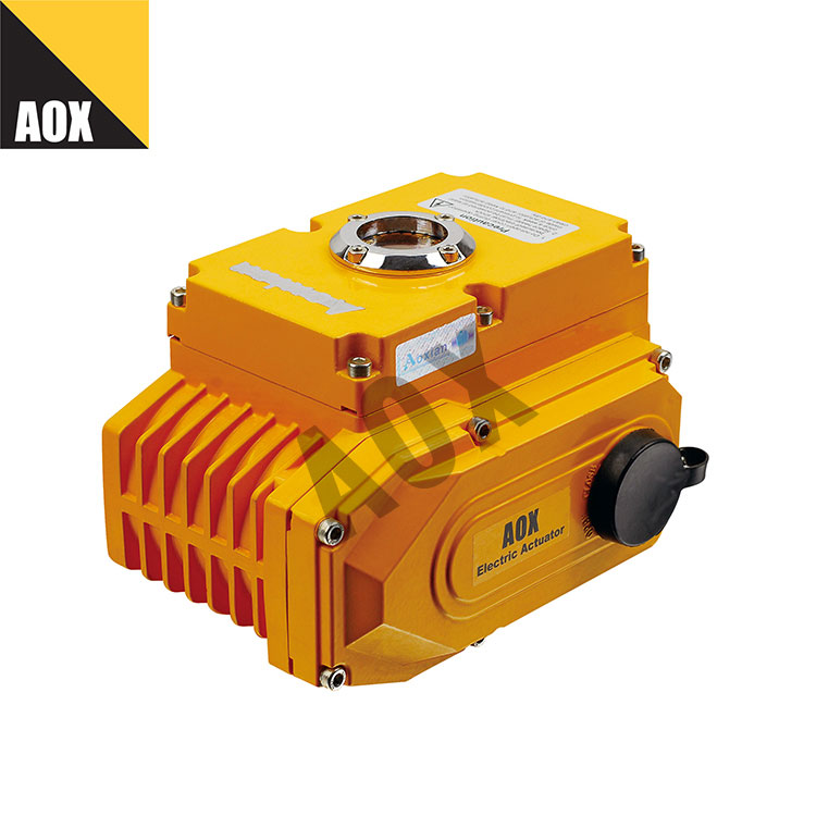 Compact motorized quarter turn actuator